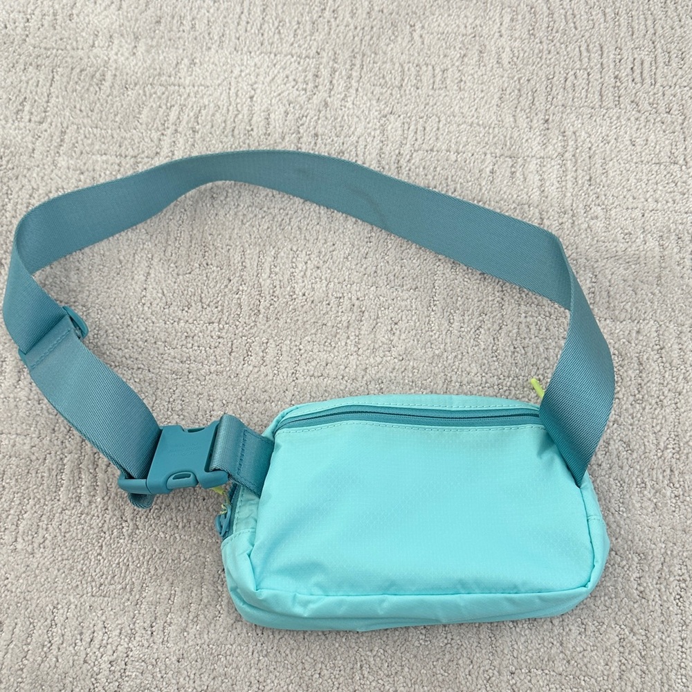 lululemon athletica Teal Crossbody Bag - Picture 4 of 4